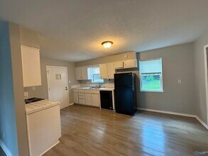 3504 Penny St SW in Huntsville, AL - Foto de edificio - Building Photo