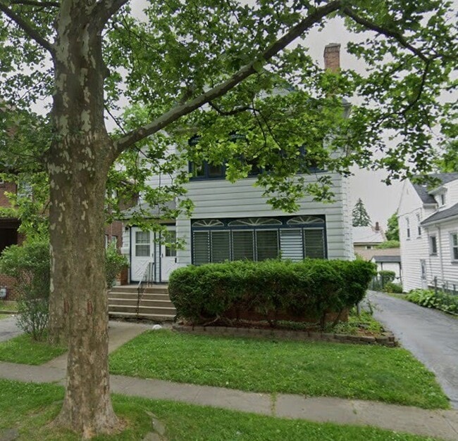 property at 218 Congress Ave