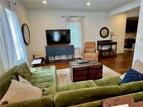 211 Laurel Ave SW in Atlanta, GA - Building Photo - Building Photo