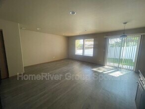 2716 N Fox Rd in Spokane Valley, WA - Foto de edificio - Building Photo