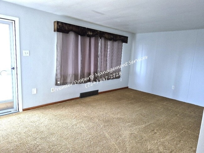 990 Clearview Dr in Monaca, PA - Foto de edificio - Building Photo