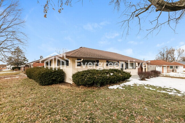 3927 Elmira Dr in Kettering, OH - Building Photo - Building Photo