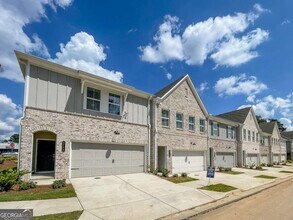 3960 Denton Dr in Douglasville, GA - Building Photo - Building Photo