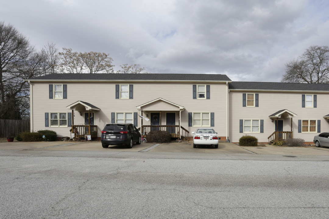 Country Cove Townhomes in Greer, SC - Building Photo