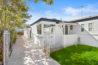 3043 S Bronson Ave, Unit 1 in Los Angeles, CA - Building Photo - Building Photo