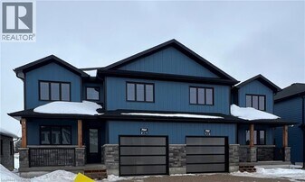 790 Bryans Dr in Huron East, ON - Building Photo