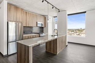 170 N Ashland Ave in Chicago, IL - Building Photo