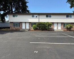 1017 Ttereve Dr in Everett, WA - Building Photo