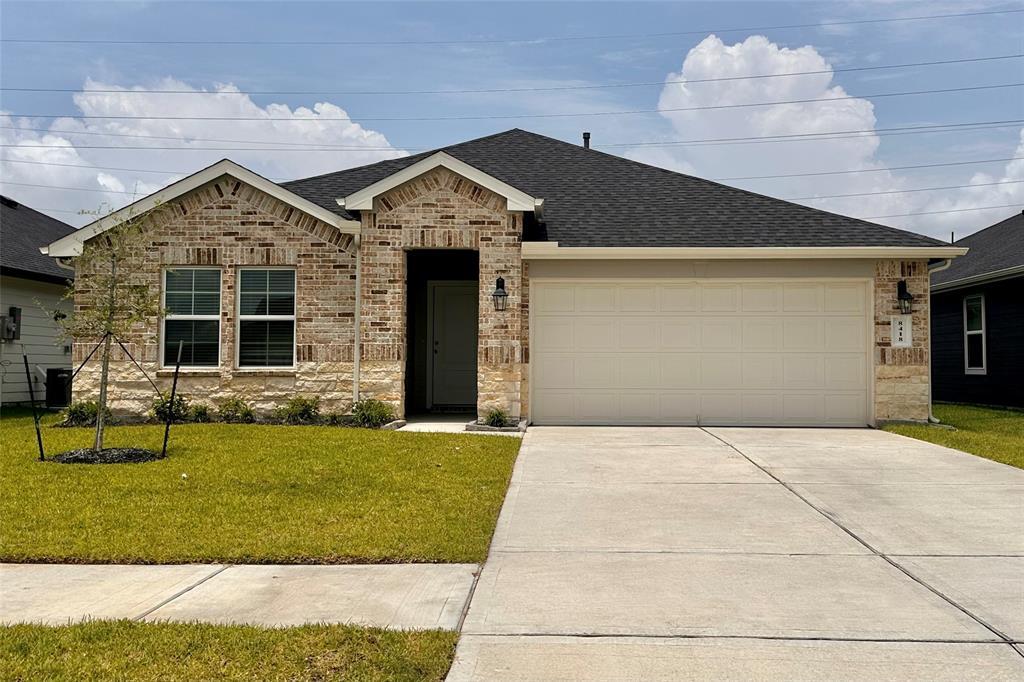 8418 Kokernot Ln in Rosharon, TX - Building Photo