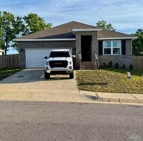 5468 Merlin in Milton, FL - Building Photo