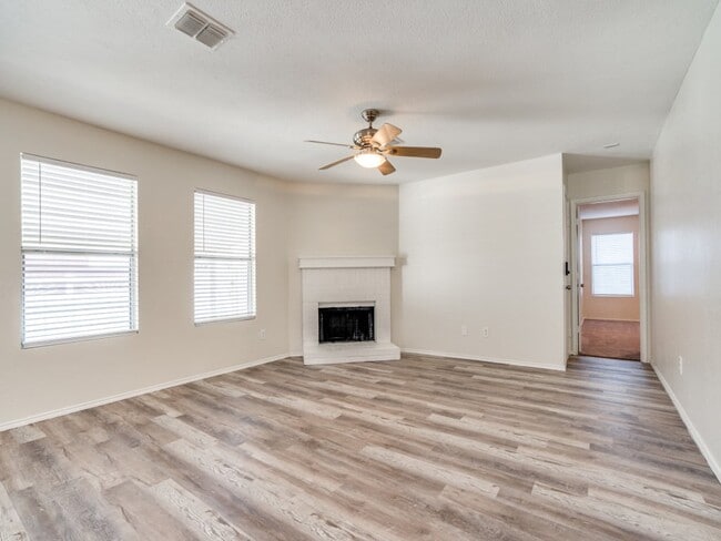 725 Lovern St in Cedar Hill, TX - Building Photo - Building Photo