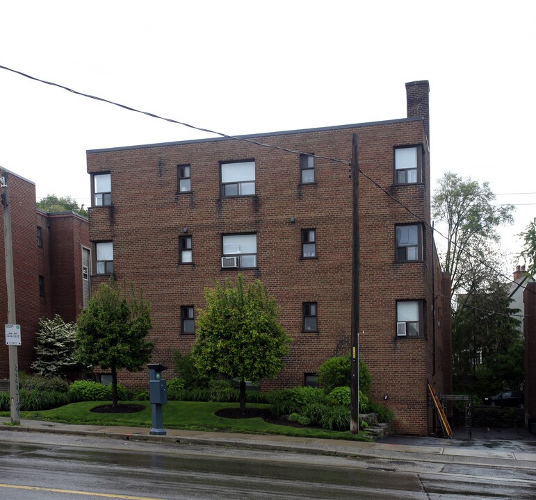 2688 Bloor St in Toronto, ON - Building Photo