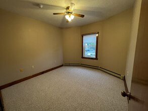 217 Pine St, Unit 3 in Attleboro, MA - Foto de edificio - Building Photo