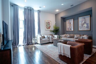 2826 Clay St in Houston, TX - Building Photo - Building Photo