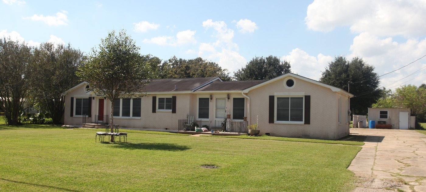 3325 N University Ave in Lafayette, LA - Building Photo