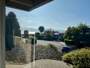 525 Comstock Dr in Tiburon, CA - Foto de edificio - Building Photo