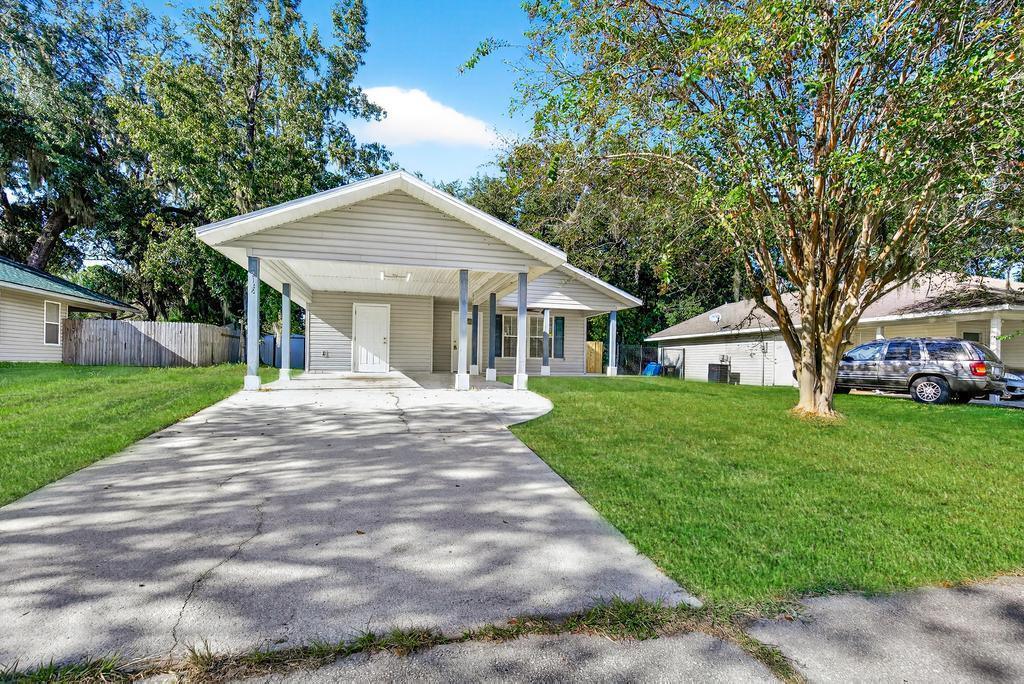 2126 Center Way in Middleburg, FL - Building Photo