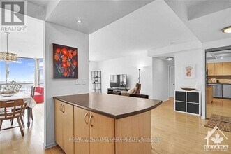 2760 Carousel Crescent in Ottawa, ON - Building Photo - Building Photo