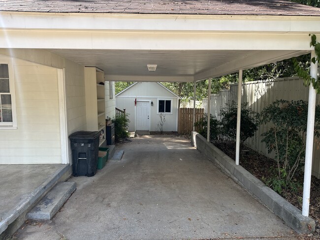 1101 Monroe St in Clinton, MS - Foto de edificio - Building Photo