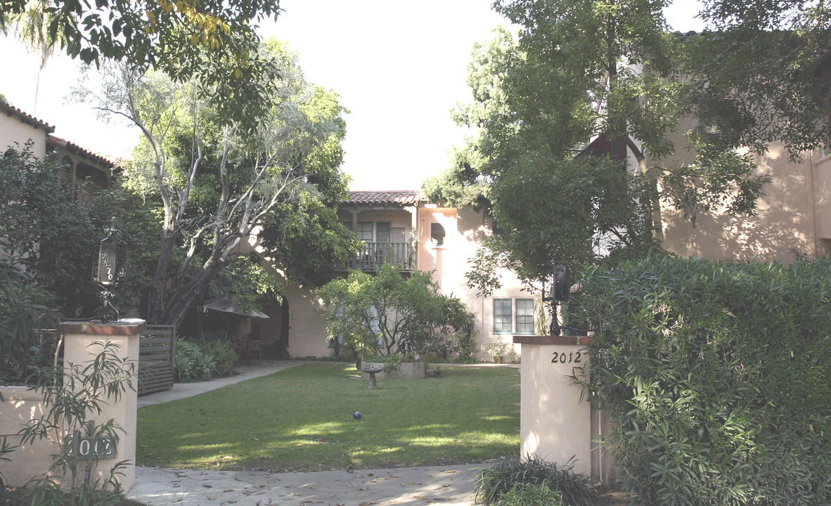 2012 Huntington Dr in South Pasadena, CA - Building Photo