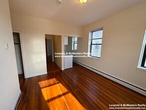71 Brighton Ave, Unit 207 in Boston, MA - Foto de edificio - Building Photo