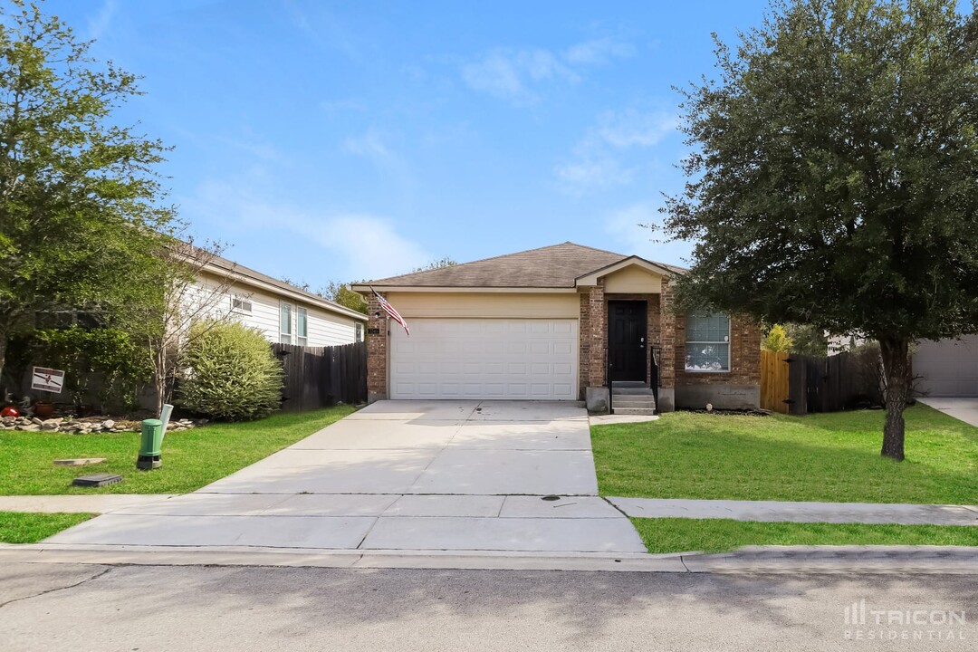 3346 Kinglet Ct in New Braunfels, TX - Foto de edificio