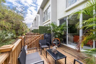 2475 NE 135th St in North Miami, FL - Building Photo - Building Photo