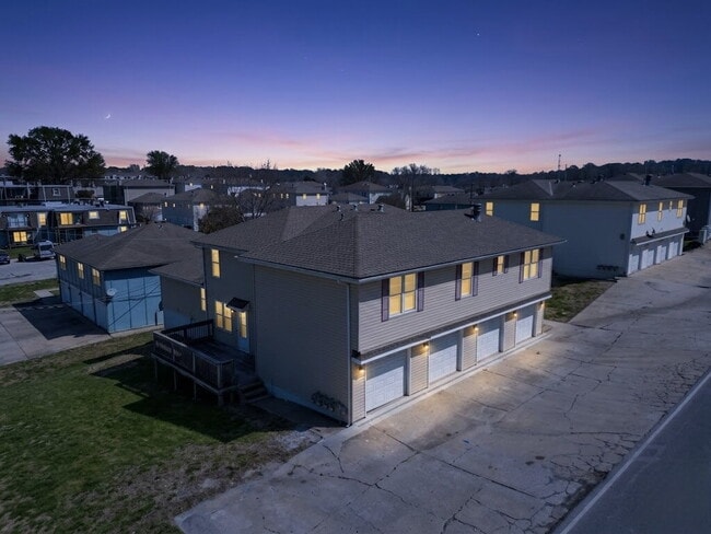 11008 NW Crooked Rd in Kansas City, MO - Building Photo - Building Photo