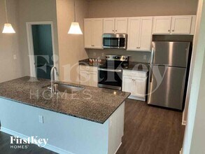 2216 NW 18th Terrace in Cape Coral, FL - Foto de edificio - Building Photo