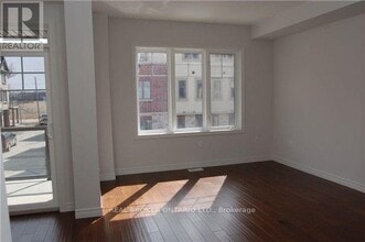14 Whaley Ln in Hamilton, ON - Building Photo - Building Photo