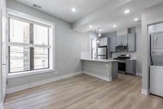 437 W Belden Ave, Unit 2 in Chicago, IL - Building Photo - Building Photo