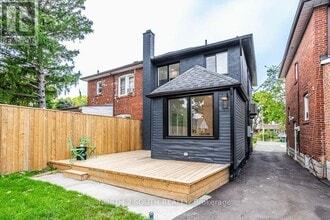 9 Glenvalley Dr in Toronto, ON - Building Photo - Building Photo