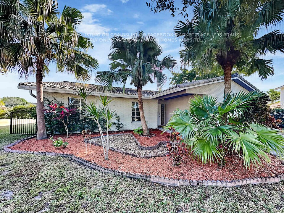 12066 NW 27th St in Coral Springs, FL - Foto de edificio