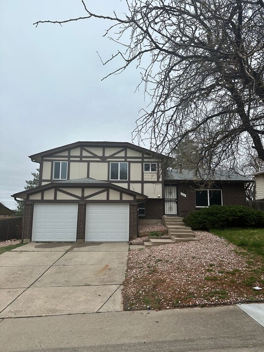1755 S Olathe St in Aurora, CO - Foto de edificio