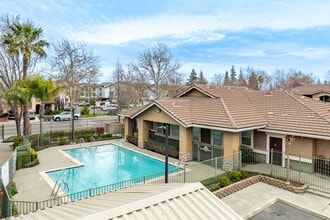 The Rivers Senior in West Sacramento, CA - Foto de edificio - Building Photo