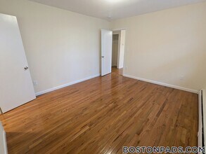 2018 Commonwealth Ave in Boston, MA - Foto de edificio - Building Photo