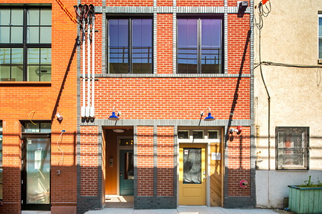 2011 N Front St, Unit 1 in Philadelphia, PA - Building Photo - Building Photo