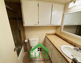 975 Fulton Ave in Sacramento, CA - Building Photo - Building Photo