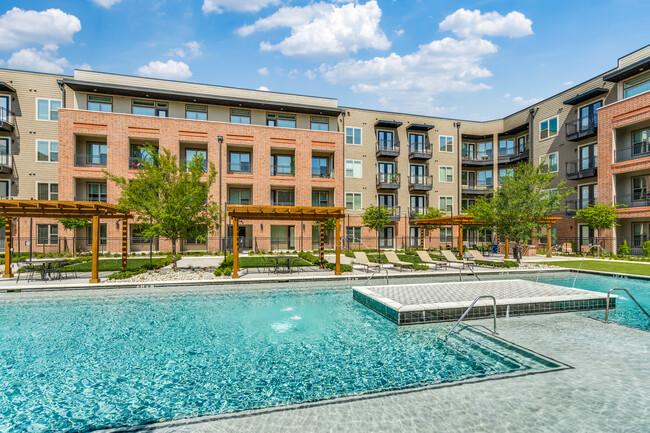 Wylder Square in Carrollton, TX - Foto de edificio - Building Photo