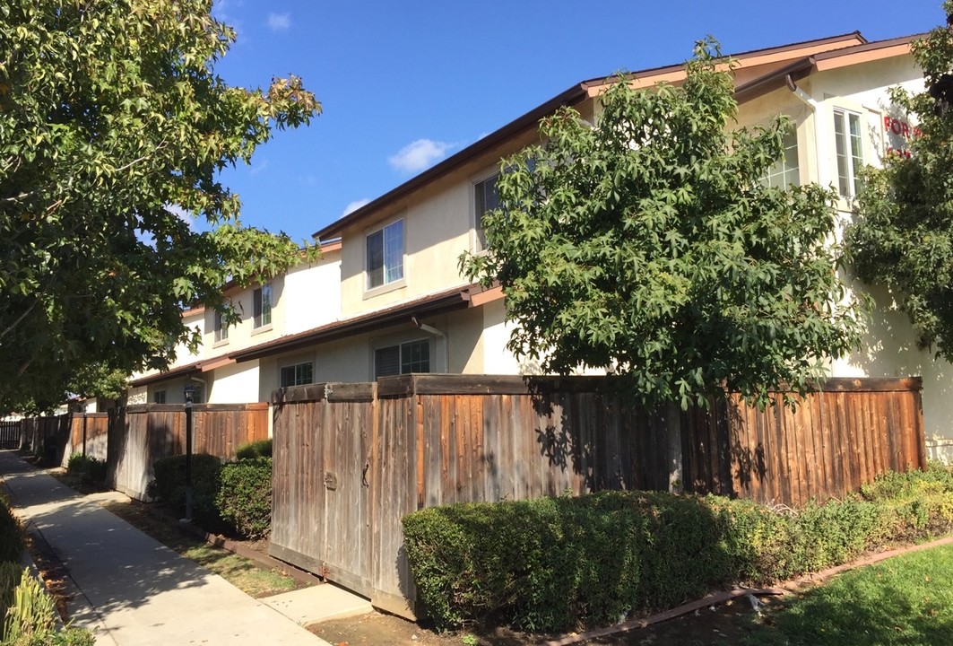 213 E College Ave in Lompoc, CA - Building Photo