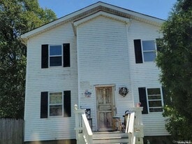 149 Washington Dr in Mastic Beach, NY - Building Photo