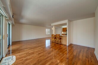 1405 E Central Rd in Arlington Heights, IL - Building Photo - Building Photo