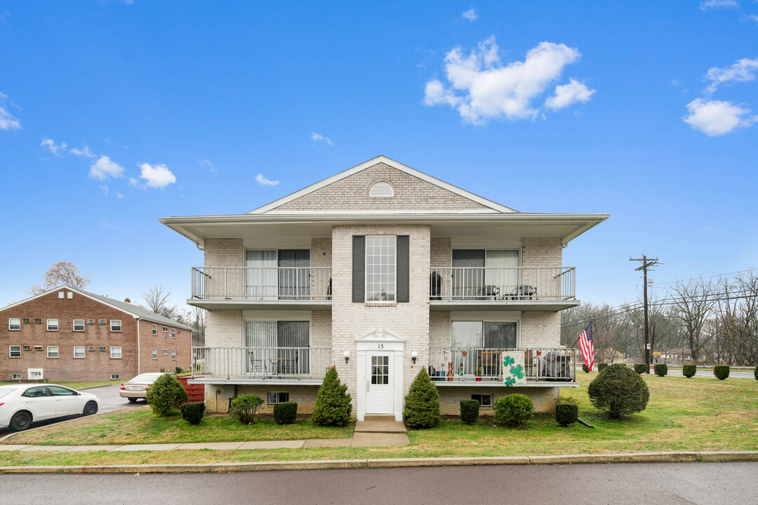 Rolling Green Apartments in Springfield, PA - Building Photo