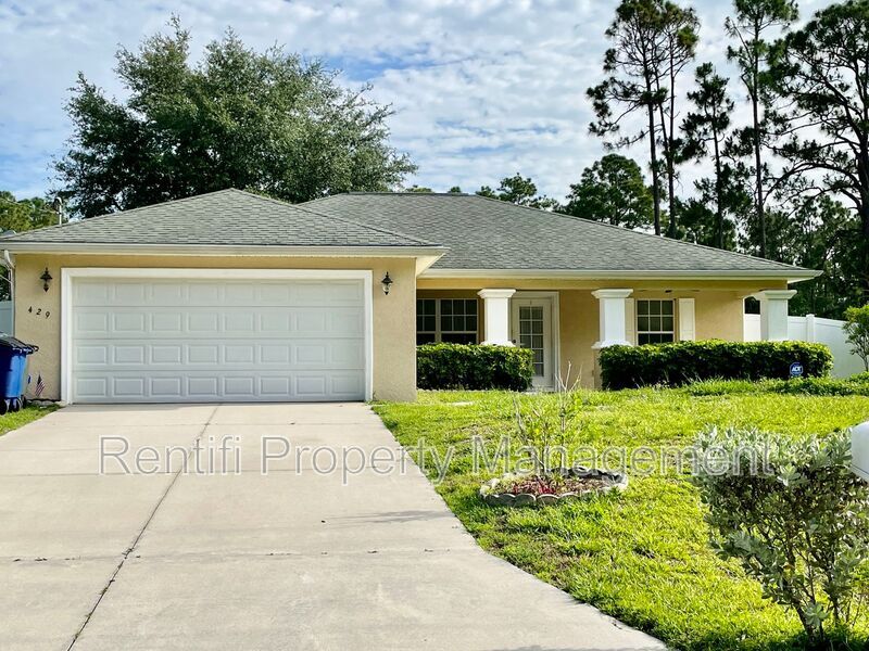 429 Hedgewood St in Lehigh Acres, FL - Building Photo