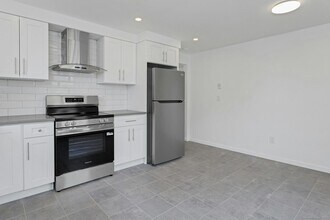 22 Hackett Cir N in Stamford, CT - Building Photo - Building Photo
