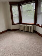 216 South St, Unit 2 in Glens Falls, NY - Foto de edificio - Building Photo