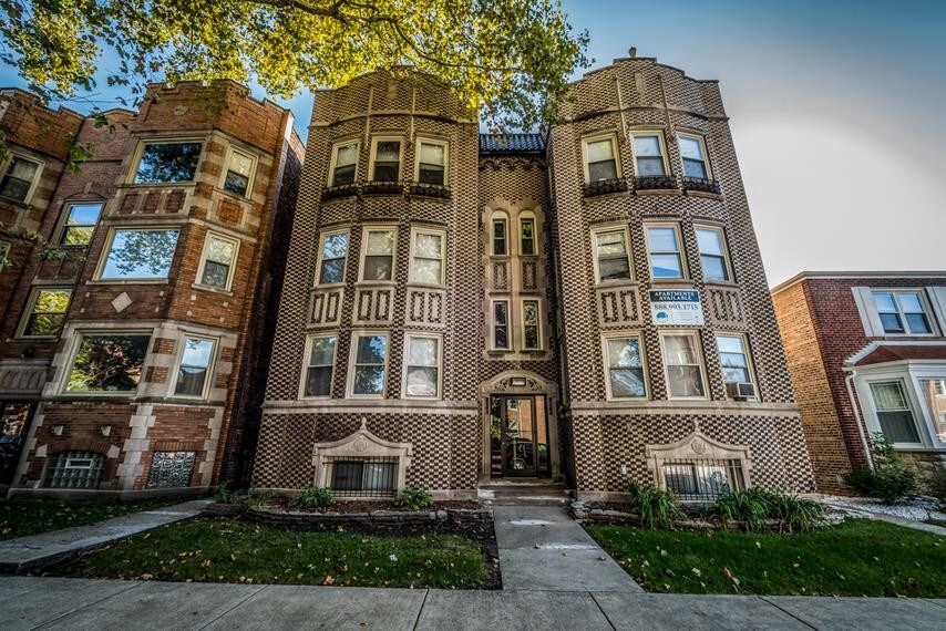 8141 S Kingston Ave in Chicago, IL - Foto de edificio