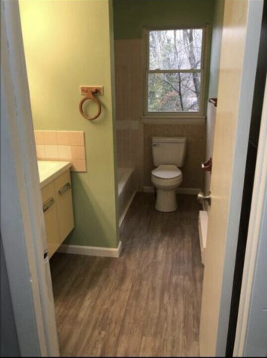 598 Chestnut St, Unit apt A in East Stroudsburg, PA - Building Photo