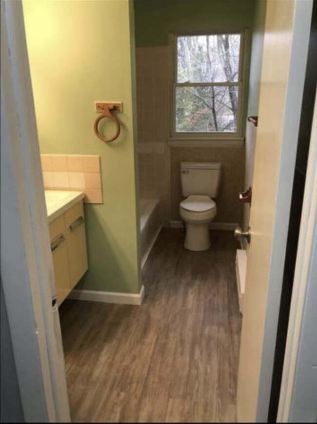 598 Chestnut St, Unit apt A