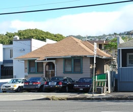 3168 Waialae Ave in Honolulu, HI - Foto de edificio - Building Photo